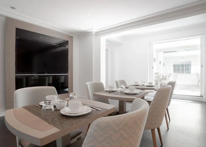 Le Royal Rive Gauche מלון 3*